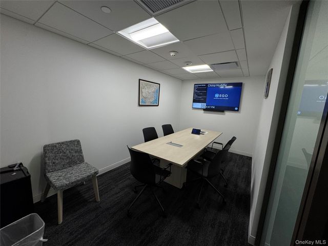 277 Northern Blvd 2, Great Neck, NY 11021