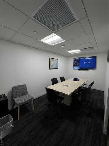 277 Northern Blvd 2, Great Neck, NY 11021