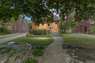 818 Neff Road, Grosse Pointe, MI 48230