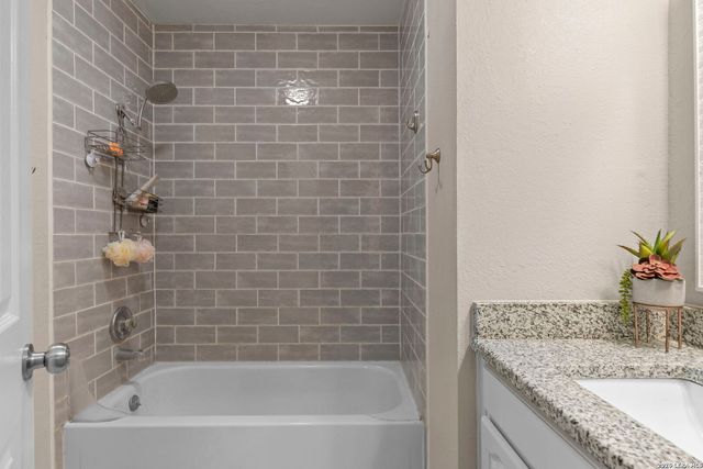 9318 Jorwoods, San Antonio, TX 78250