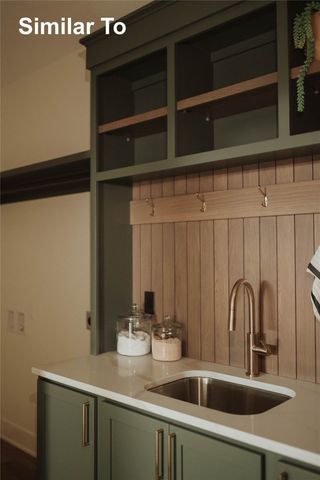 9001 Timberwood Drive, Johnston, IA 50131