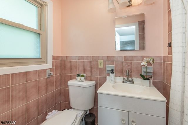 110 Unger Ave, Hopatcong Boro, NJ 07874