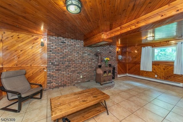 110 Unger Ave, Hopatcong Boro, NJ 07874