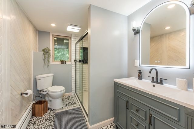 110 Unger Ave, Hopatcong Boro, NJ 07874
