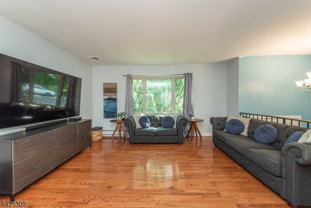 110 Unger Ave, Hopatcong Boro, NJ 07874