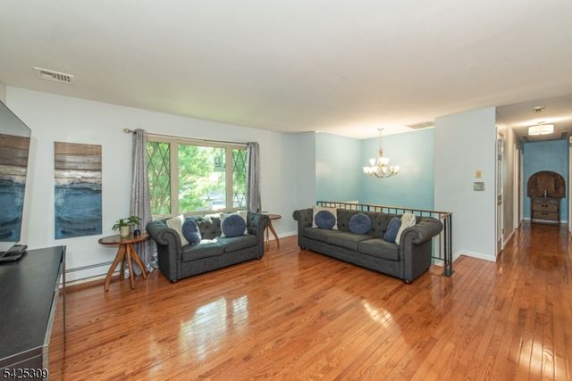 110 Unger Ave, Hopatcong Boro, NJ 07874