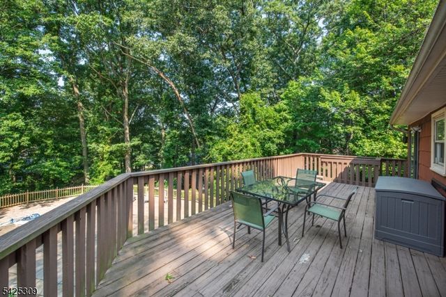 110 Unger Ave, Hopatcong Boro, NJ 07874
