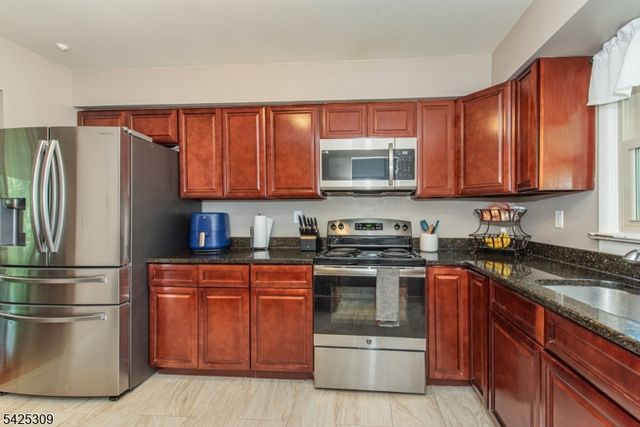 110 Unger Ave, Hopatcong Boro, NJ 07874