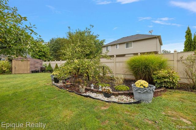 4527 Rochester Road, Troy, MI 48085