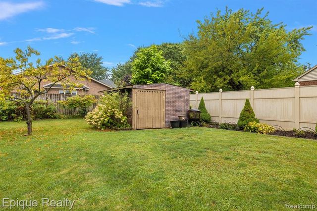 4527 Rochester Road, Troy, MI 48085