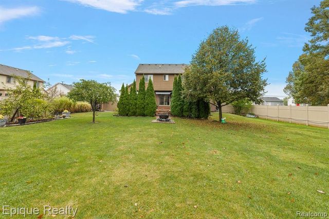 4527 Rochester Road, Troy, MI 48085