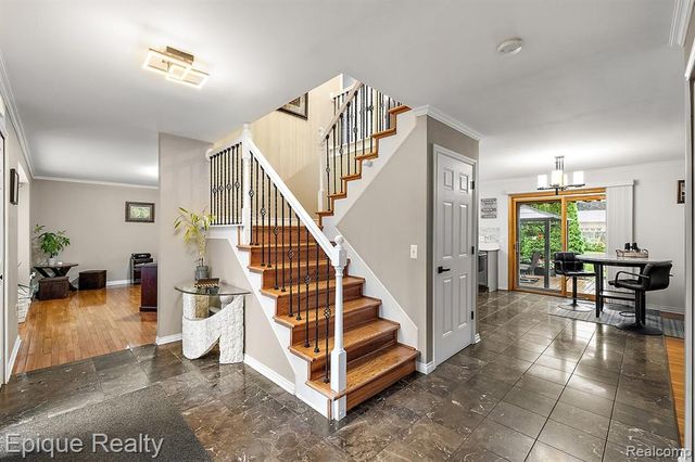 4527 Rochester Road, Troy, MI 48085