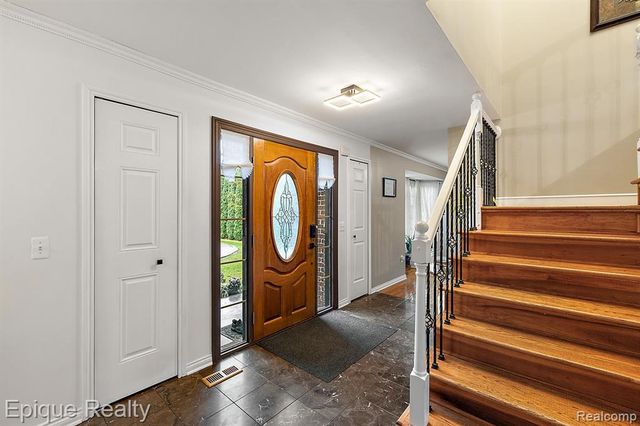 4527 Rochester Road, Troy, MI 48085