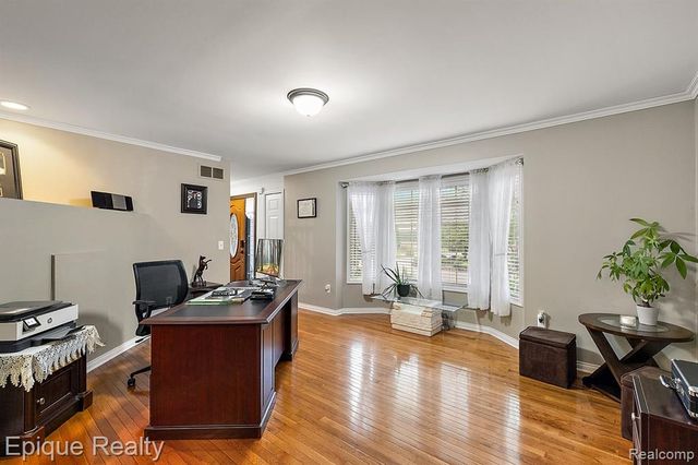 4527 Rochester Road, Troy, MI 48085