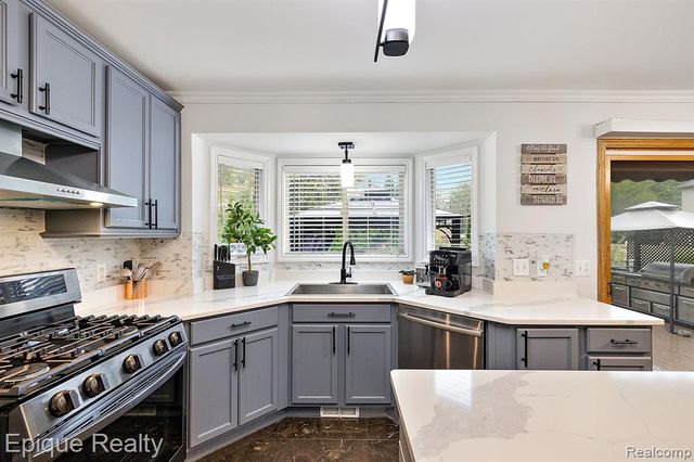 4527 Rochester Road, Troy, MI 48085