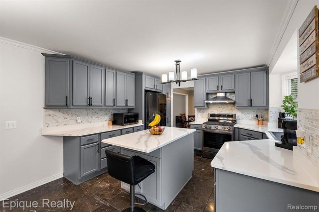 4527 Rochester Road, Troy, MI 48085