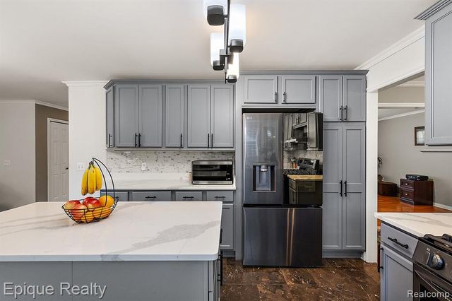 4527 Rochester Road, Troy, MI 48085