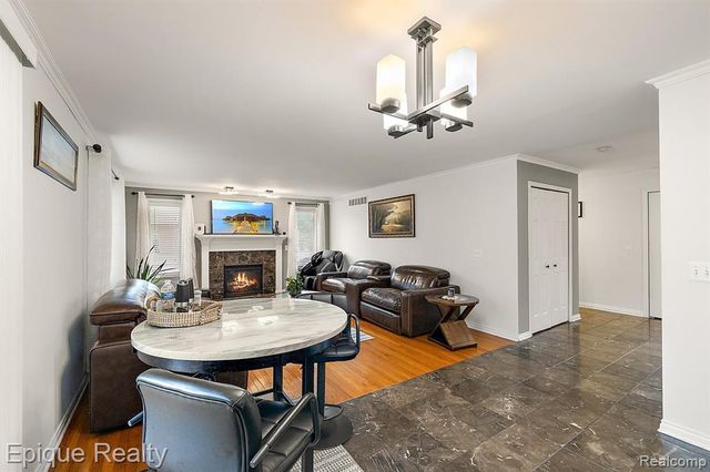 4527 Rochester Road, Troy, MI 48085