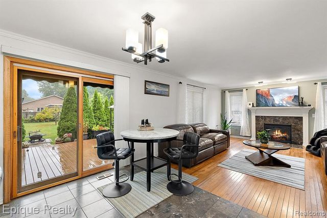 4527 Rochester Road, Troy, MI 48085