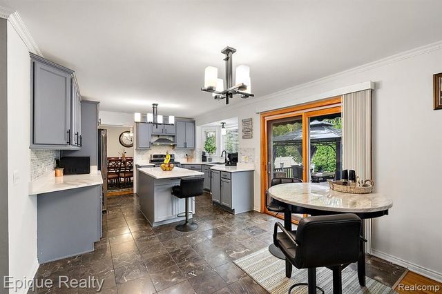 4527 Rochester Road, Troy, MI 48085