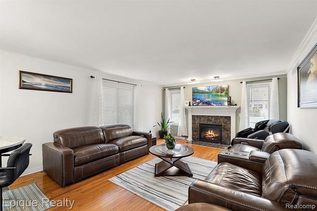 4527 Rochester Road, Troy, MI 48085