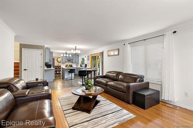 4527 Rochester Road, Troy, MI 48085