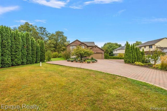 4527 Rochester Road, Troy, MI 48085