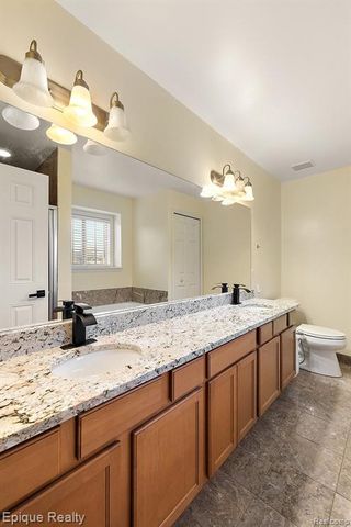 4527 Rochester Road, Troy, MI 48085