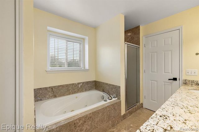 4527 Rochester Road, Troy, MI 48085