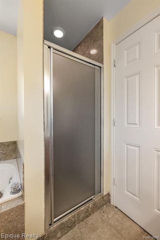 4527 Rochester Road, Troy, MI 48085