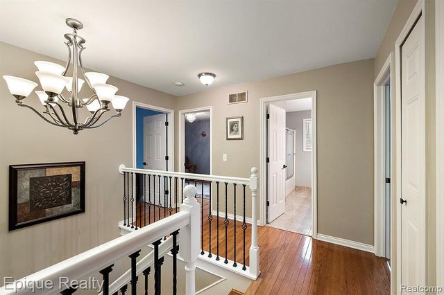 4527 Rochester Road, Troy, MI 48085