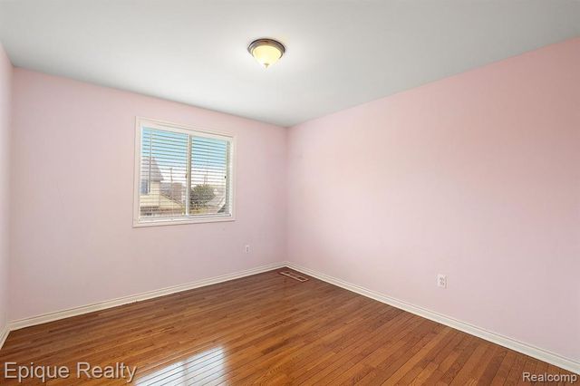 4527 Rochester Road, Troy, MI 48085