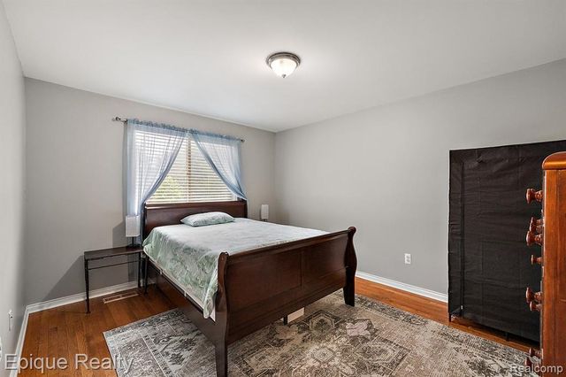 4527 Rochester Road, Troy, MI 48085