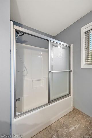 4527 Rochester Road, Troy, MI 48085