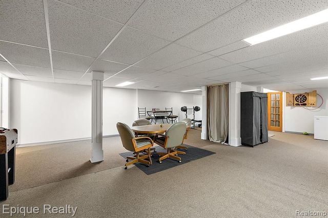 4527 Rochester Road, Troy, MI 48085