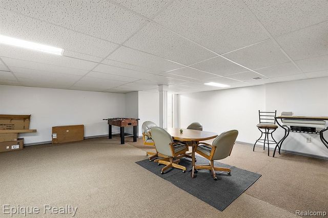 4527 Rochester Road, Troy, MI 48085