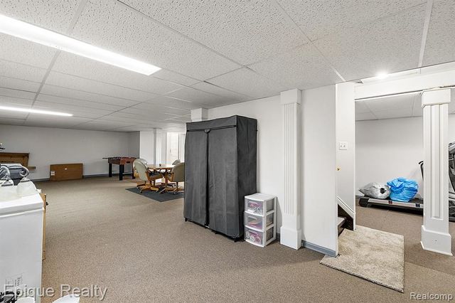 4527 Rochester Road, Troy, MI 48085