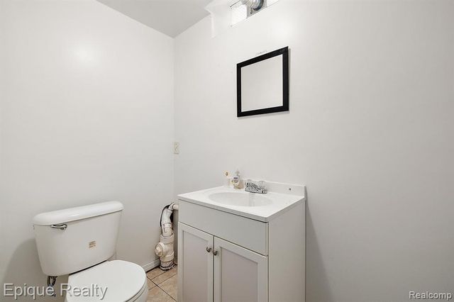 4527 Rochester Road, Troy, MI 48085