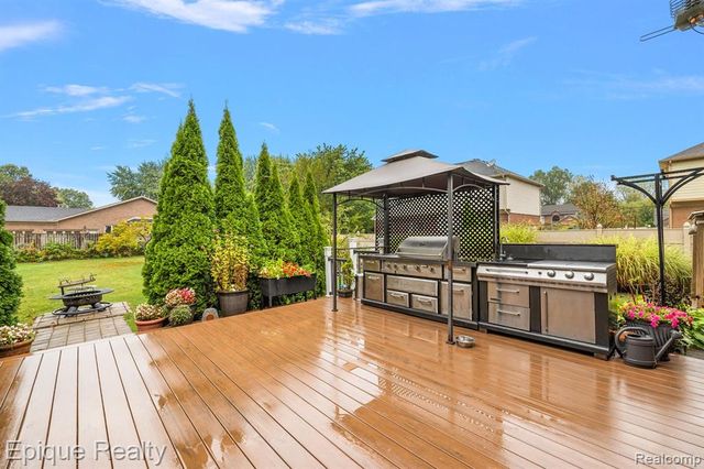 4527 Rochester Road, Troy, MI 48085