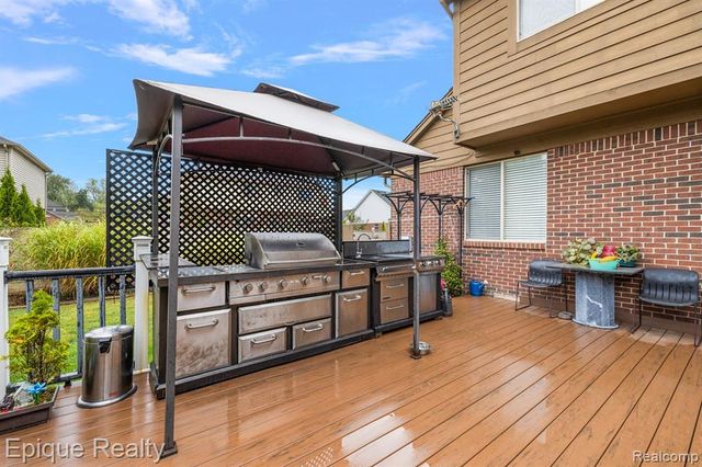 4527 Rochester Road, Troy, MI 48085