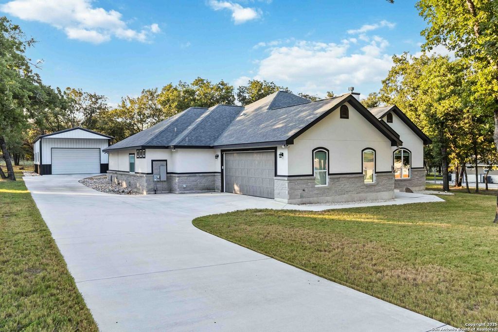 230 Cibolo Way, La Vernia, TX 78121