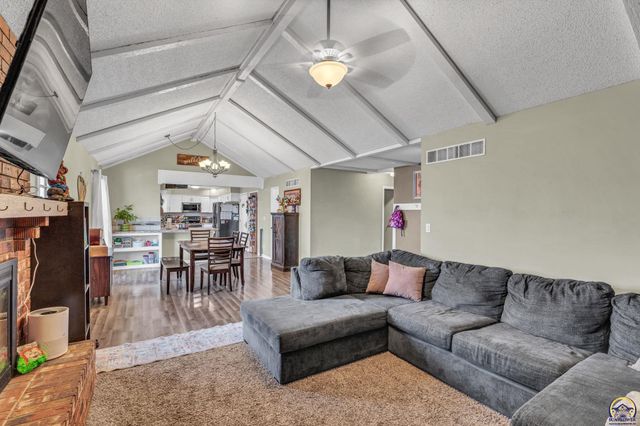 5706 SW 31st Ter, Topeka, KS 66614