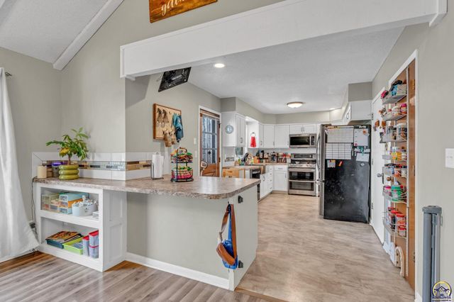 5706 SW 31st Ter, Topeka, KS 66614