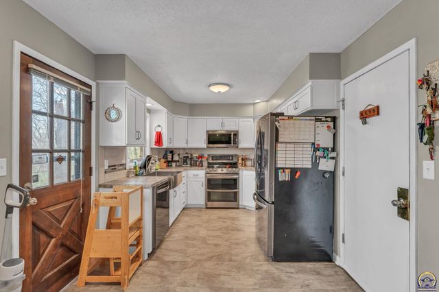 5706 SW 31st Ter, Topeka, KS 66614