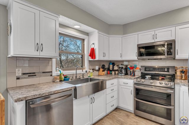 5706 SW 31st Ter, Topeka, KS 66614