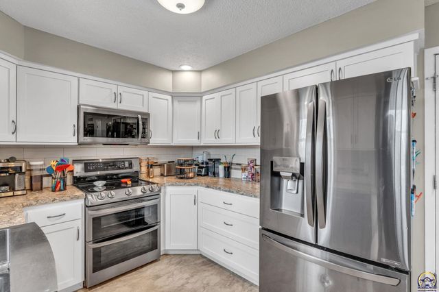 5706 SW 31st Ter, Topeka, KS 66614