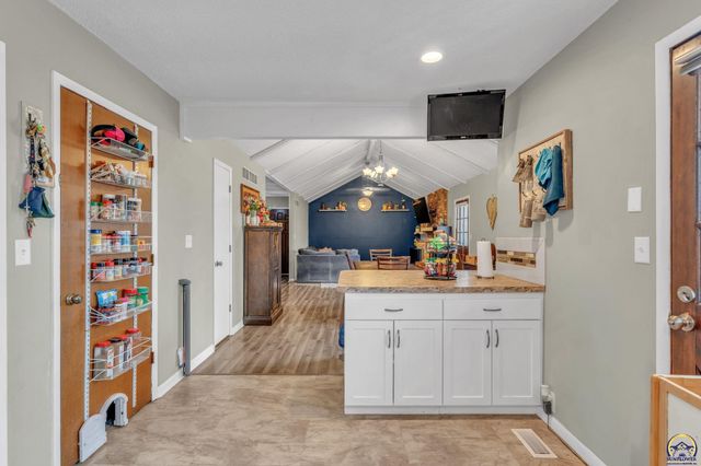 5706 SW 31st Ter, Topeka, KS 66614