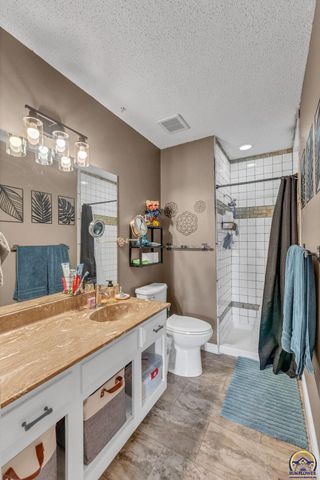 5706 SW 31st Ter, Topeka, KS 66614