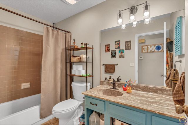 5706 SW 31st Ter, Topeka, KS 66614