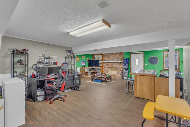 5706 SW 31st Ter, Topeka, KS 66614